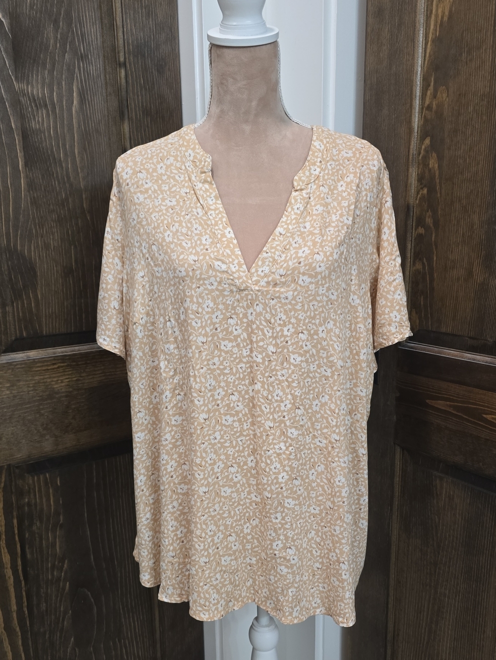 torrid Peach Floral Split V-Neck Tunic